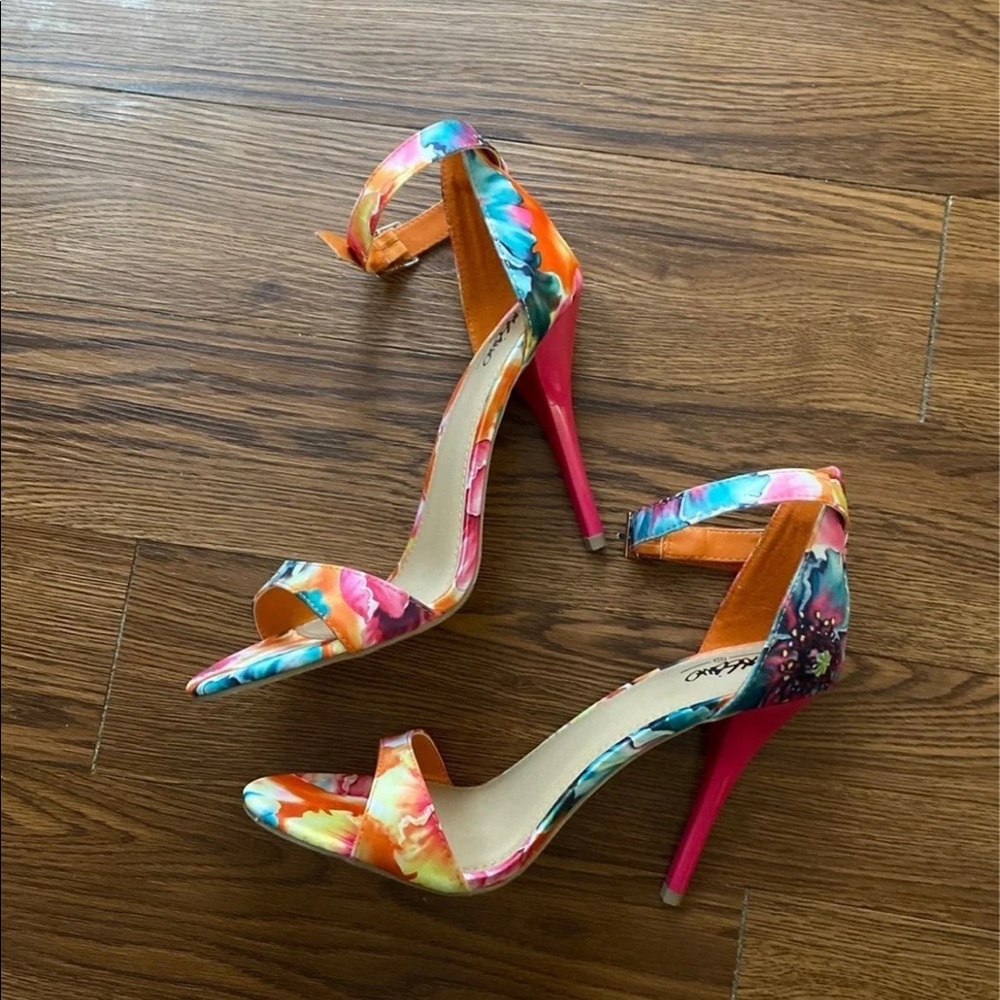 Multicolor heels